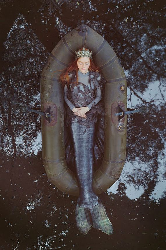 Surreal-And-Wonderful-Photos- Models-Mermaids